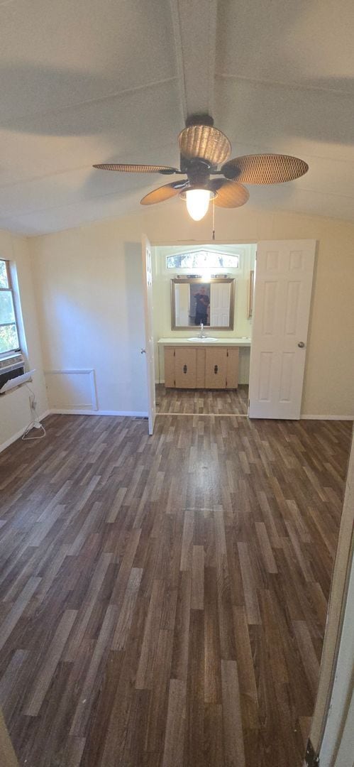 Building Photo - Model: Crown