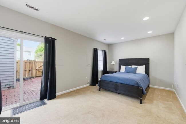 Building Photo - 11170 Hamlet Ct