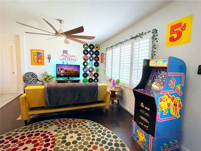 Building Photo - 1932 Hassett Ave