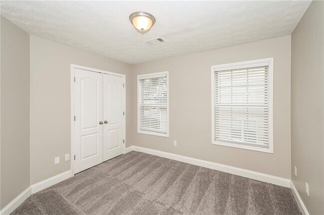 Building Photo - 4520 Ferncrest Pl