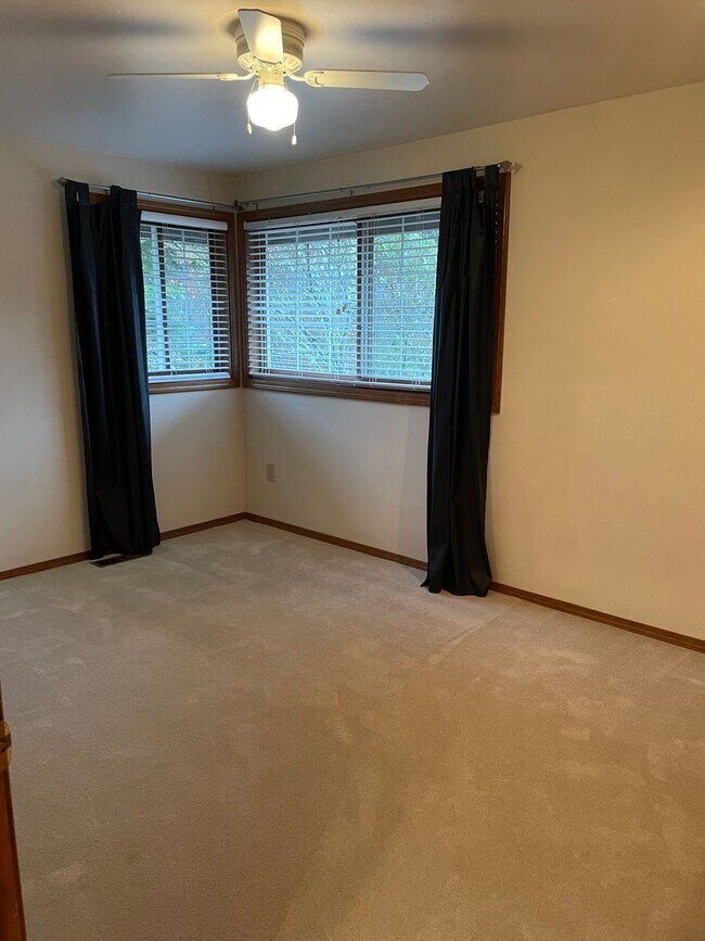 Building Photo - Golf Course Home in Mill Creek!