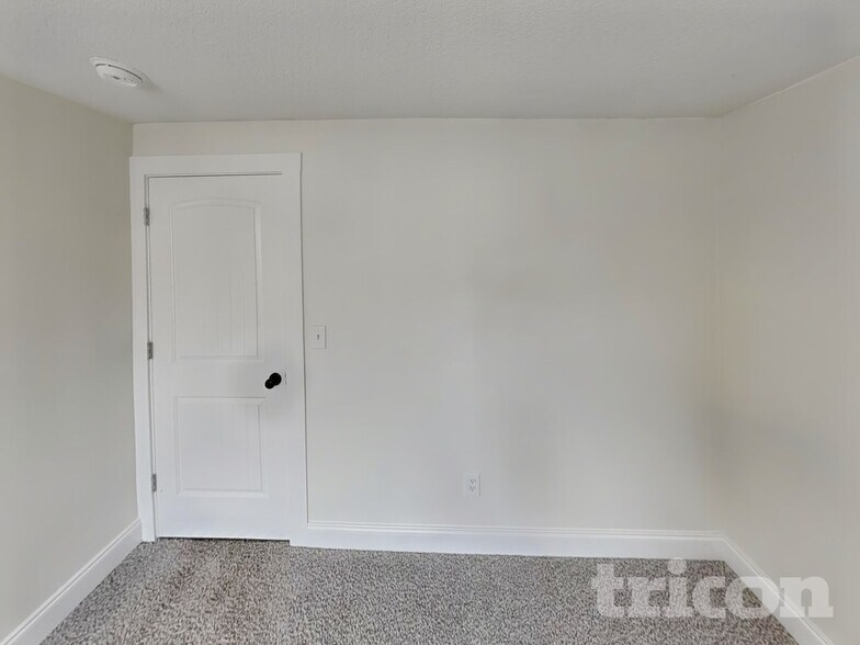 Building Photo - 407 SW Scotton Way