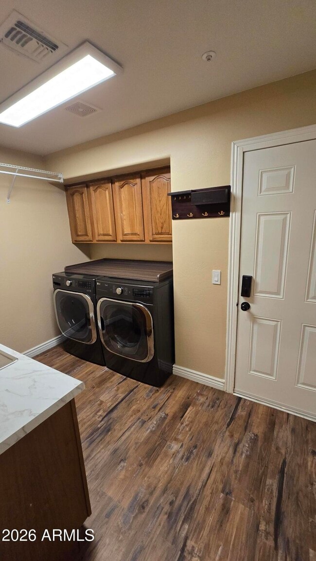 Building Photo - 9658 W Pinnacle Vista Dr