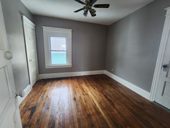 Building Photo - 4 Bedroom Single Family Home!