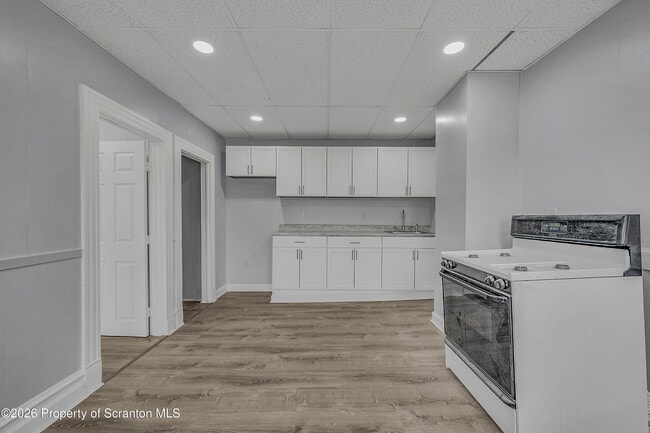 Building Photo - 6 Green Ridge St