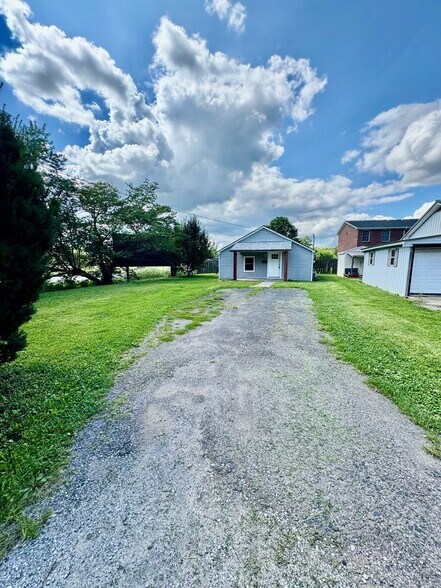 Building Photo - 102 Crabtree Dr