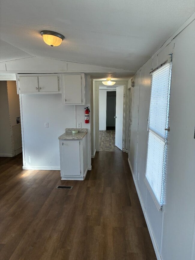 Building Photo - 2320 Wysteria Ln