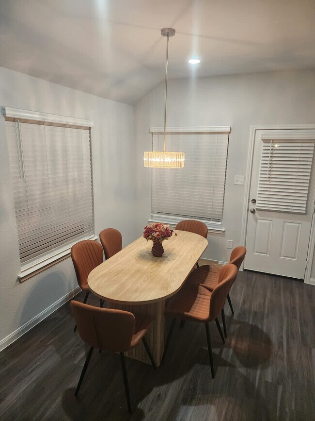 Building Photo - 8110 Alpine Bearberry Dr