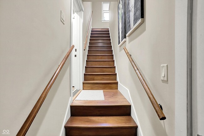 Building Photo - 140 N Main St