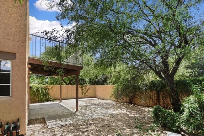 Building Photo - Elegant 4-Bed Home with Balcony & Backyard...