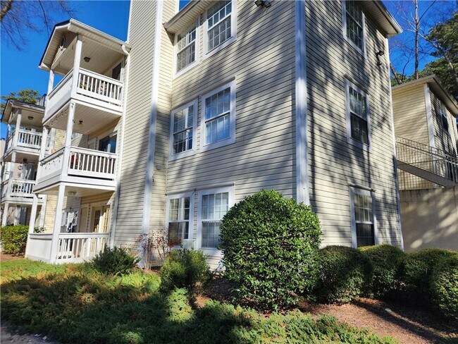 Building Photo - 1411 Keys Crossing Dr NE