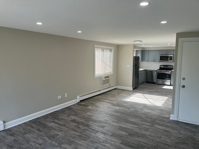 Building Photo - 3940 N Narragansett Ave
