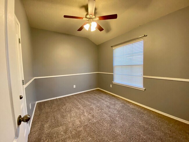 Building Photo - Patio Lovers Dream