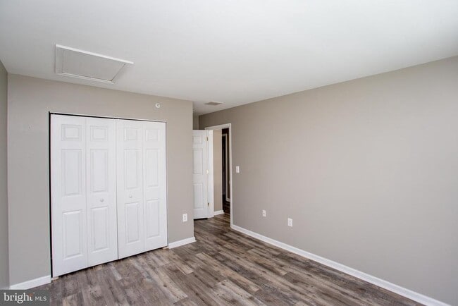 Building Photo - 207 Hampshire Dr