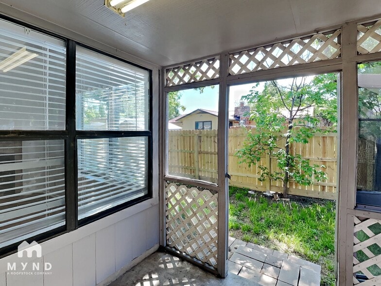 Building Photo - 1107 Peach Tree Cove