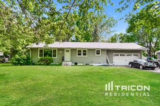 Building Photo - 408 Riverview Dr