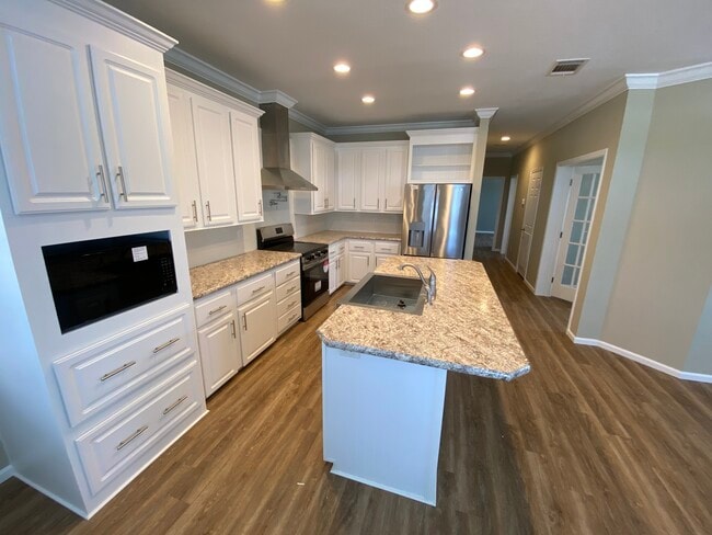 Building Photo - 5307 Camelot Dr E