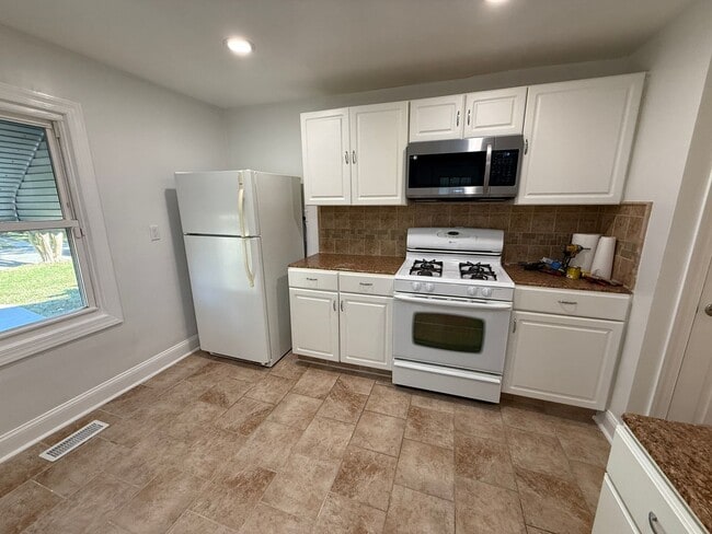 Building Photo - **3bed House - Skip The Apartment Chaos - ...