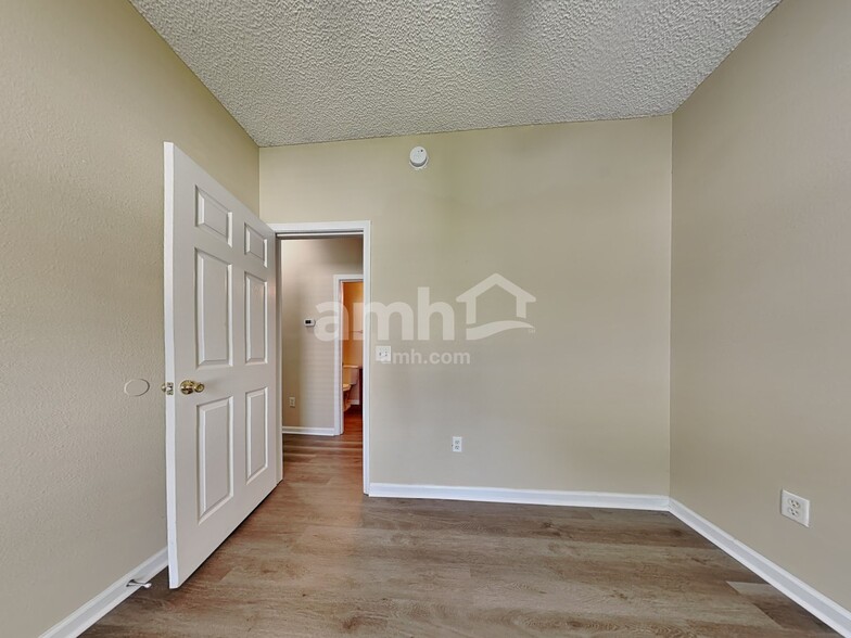 Building Photo - 103 Alexander Way
