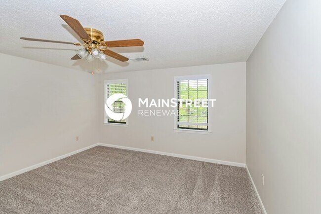 Building Photo - 4 Bedroom Pet-Friendly Home in MEMPHIS, TN with Main Street Renewal