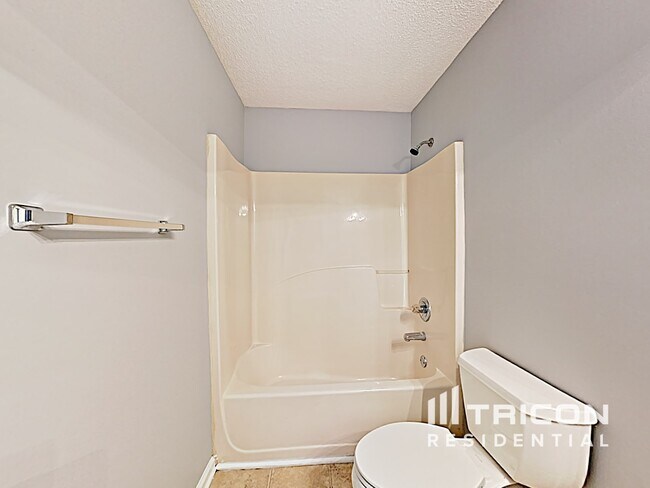 Building Photo - 6868 Merrywood Dr