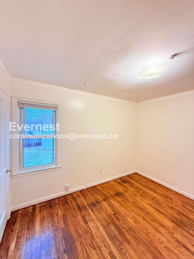 Building Photo - 25337 Ivanhoe Ave