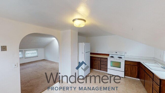 Building Photo - Birch904