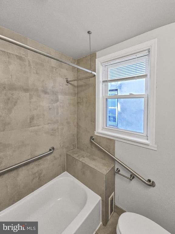 Building Photo - 637 N 32nd St