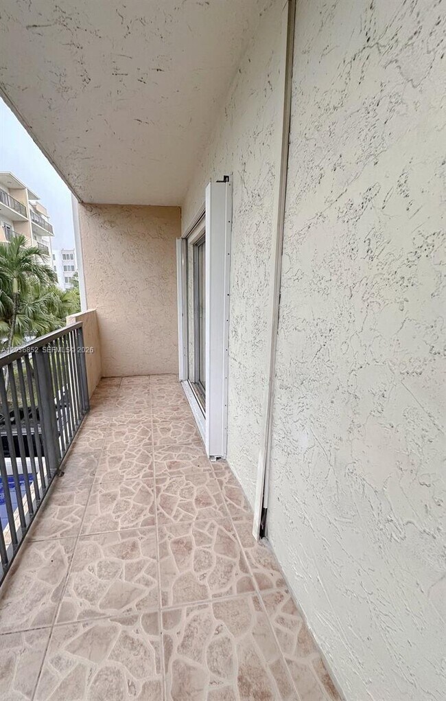 Building Photo - 250 181 Dr