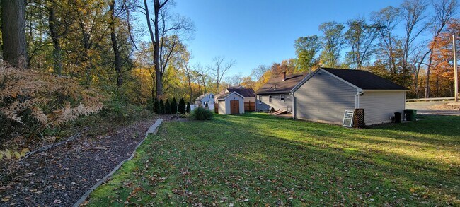 Huge Backyard - 203 Buckley Blvd