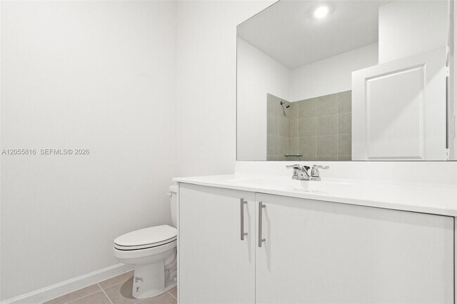 Building Photo - 2623 SE 25th Ter