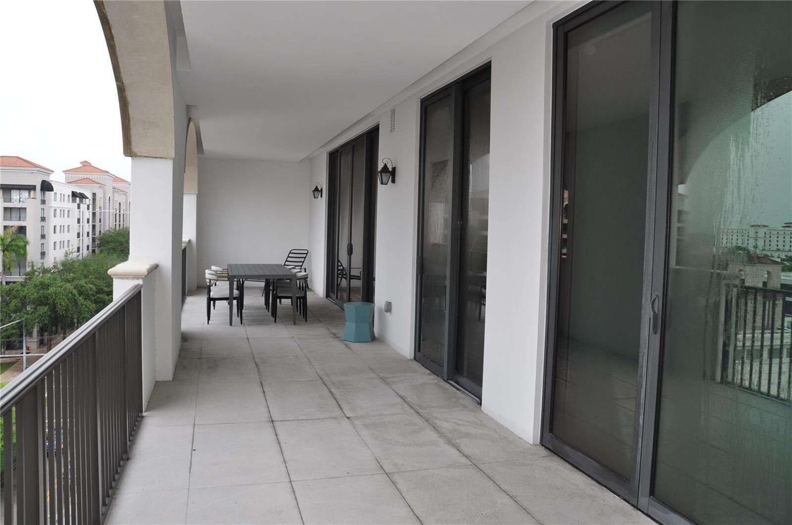 Building Photo - 275 Giralda Ave