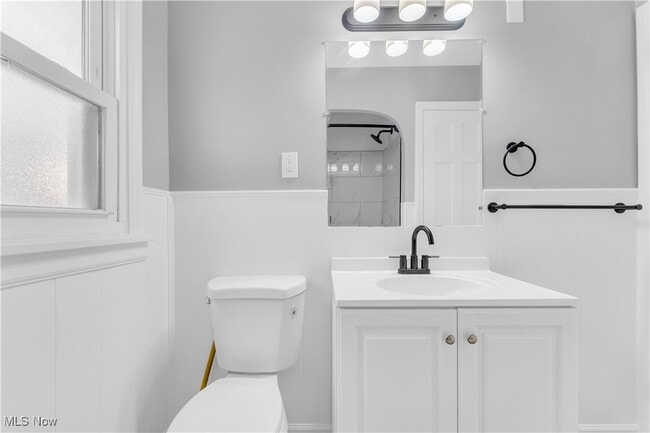 Building Photo - 650 E 250th St