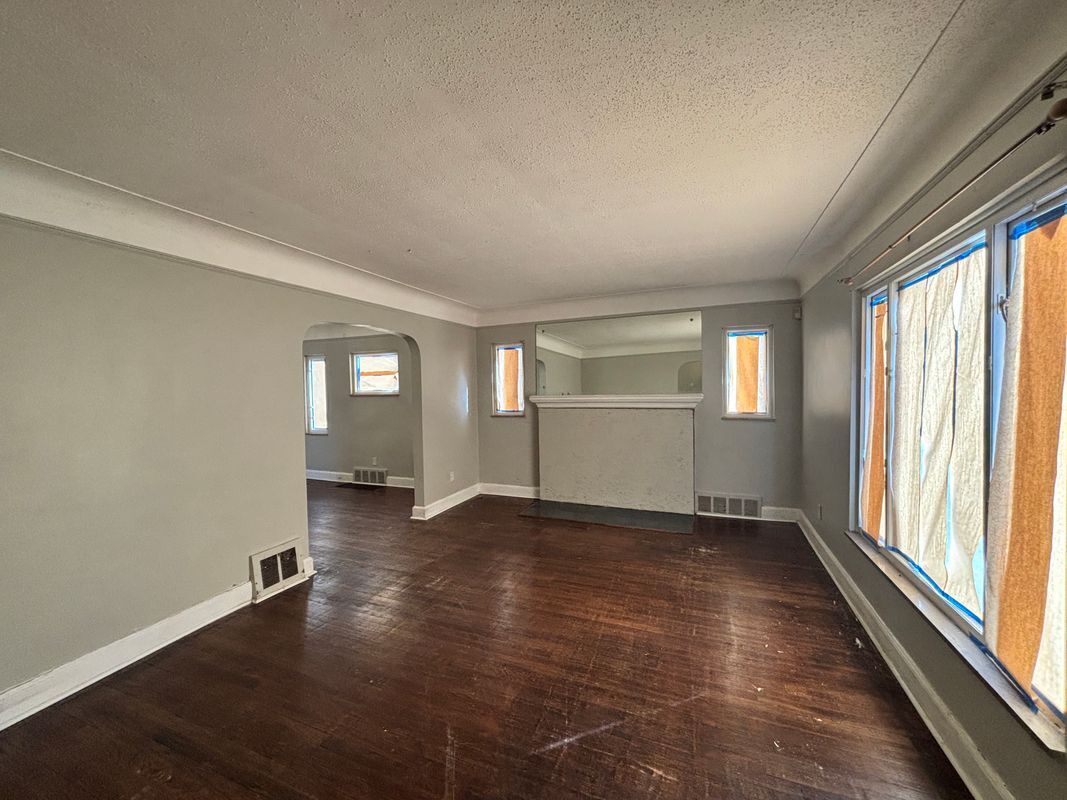 Building Photo - 15496 Gilchrist St