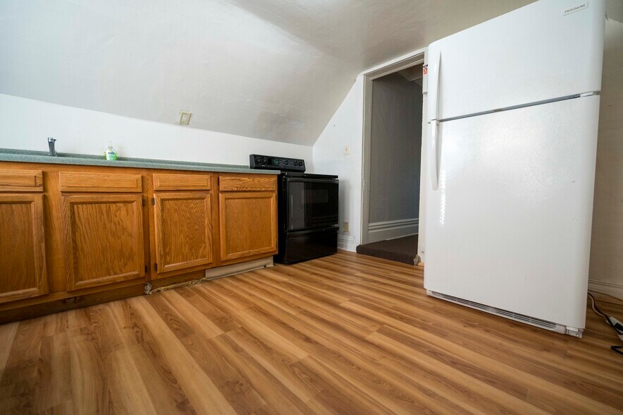Kitchen - 319 N Sycamore St