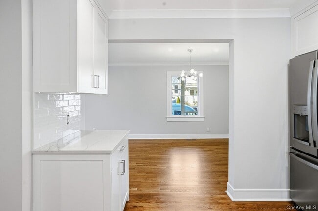 Building Photo - 71 Henry Ave