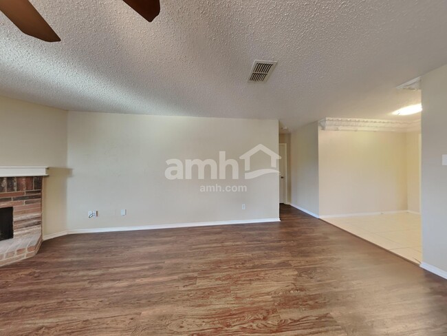 Building Photo - 317 Indian Blanket Dr
