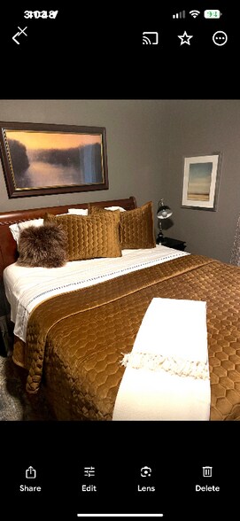 Building Photo - 2329 Bay St