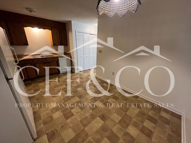 Building Photo - 108-B Stonecreek Dr