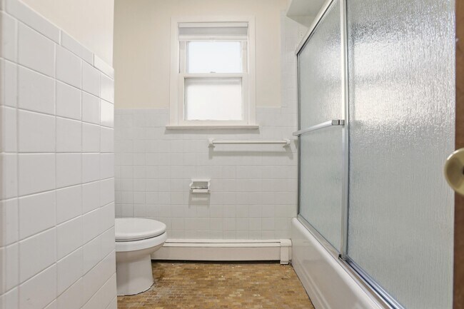 Building Photo - 576 Ave E