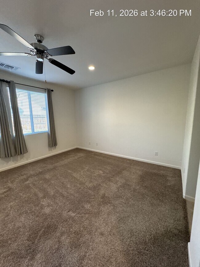 Building Photo - 4 Bedroom home! Rent Ready NW Visalia!