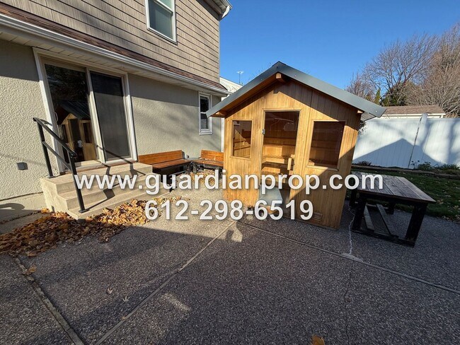 Building Photo - Fully Updated House Available Now, Office,...
