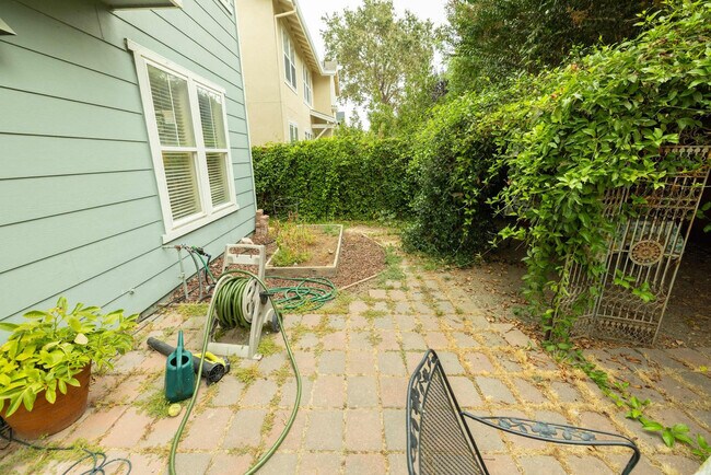 Building Photo - 115 Maybeck St