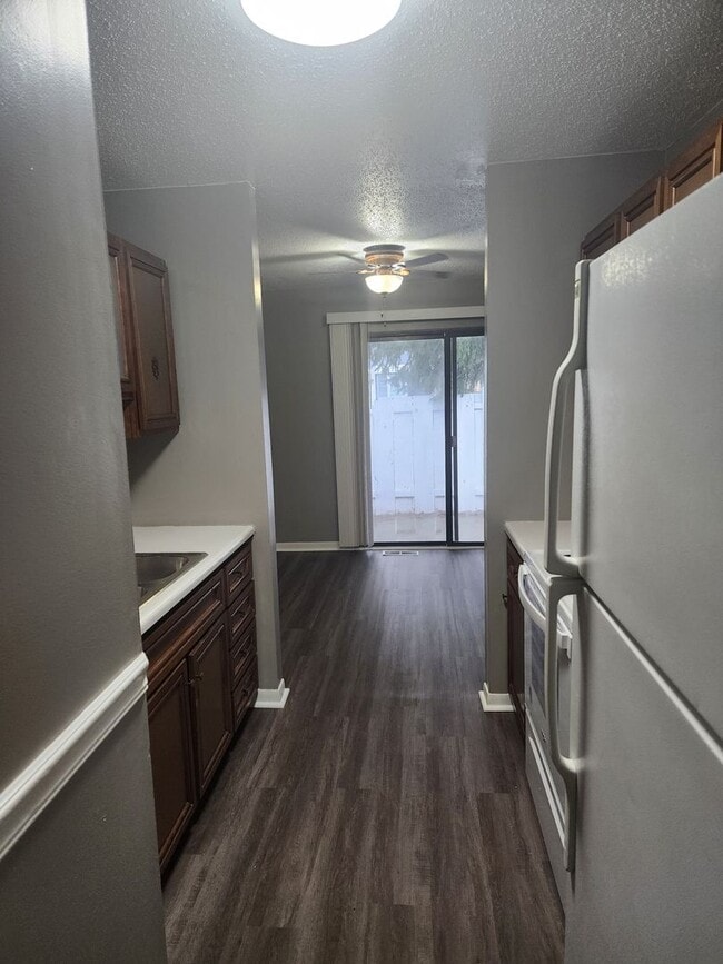 Building Photo - Newly updated 2 bedroom 1.5  bath