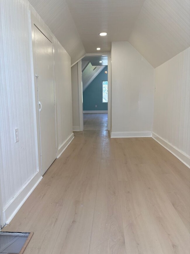 Building Photo - Jefferson 3