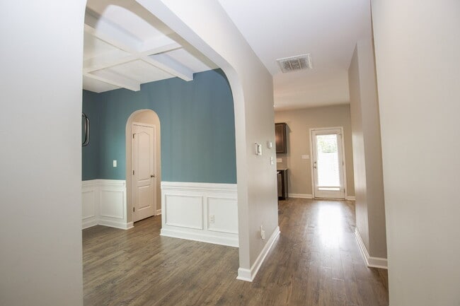 Building Photo - Spacious 3-Bed, 2.5-Bath Modern Home w/ 3-Car Garage in Highcroft – Close to Fort Bragg!