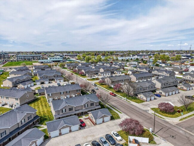 Building Photo - Must-See Apartment in Pheasant Ridge  Pocatello!
