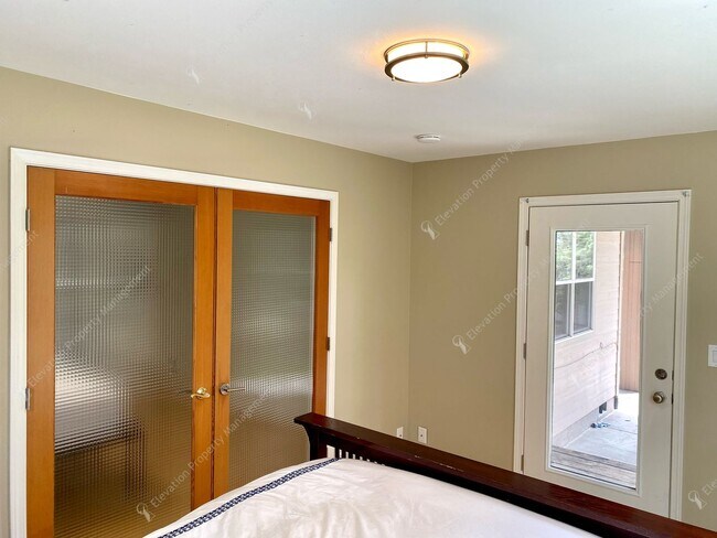 Building Photo - Elegant Awbrey Butte Home | Unfurnished | ...