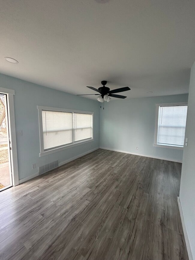 Building Photo - 2336 N Estelle Ave