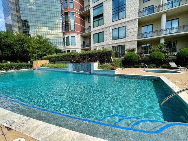 Building Photo - 5005 Hidalgo St